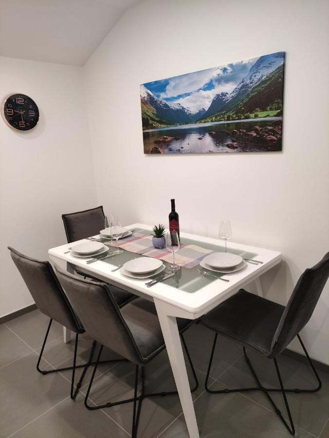 Mira 2 Apartman Zagvozd Kültér fotó